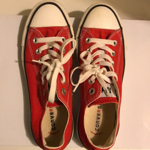 Red converse - Picture 3 of 3